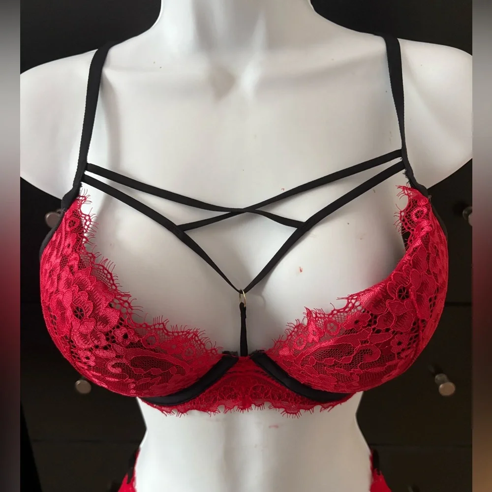 La Senza Red Lace Strappy Bra & Thong Set - Picture 3 of 9